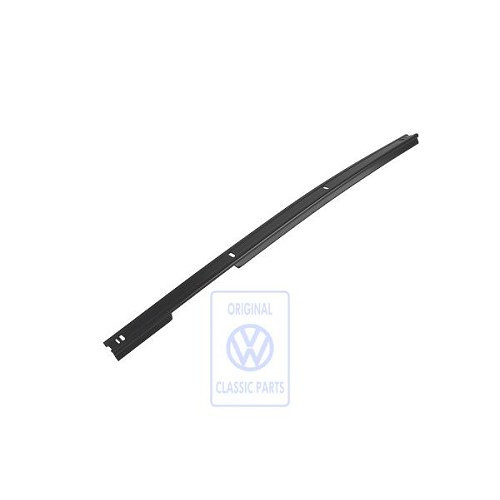     
                
                
    Inserto per guarnizione centrale destra della cappottatura per Golf 1 Cabriolet dal 1980 al 1993 - C035866
