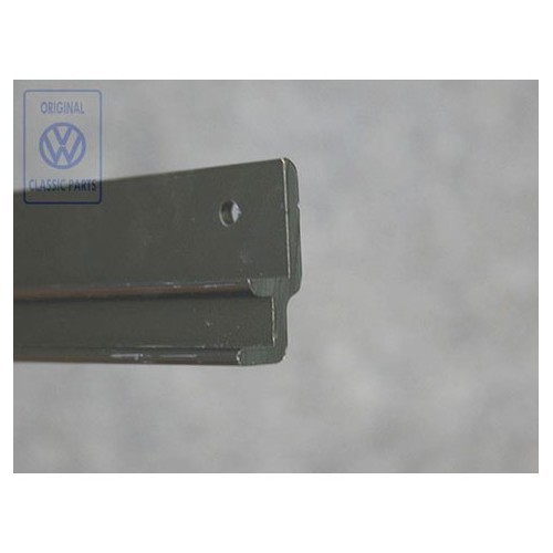 retaining strip - C067843