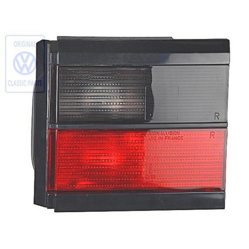     
                
                
    Black rear right interior light for Passat 3 estate until ->93 - C080371
