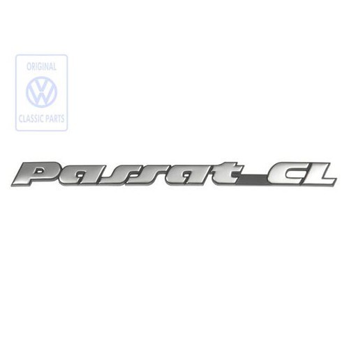  Emblème adhésif PASSAT CL chromé sur fond noir pour hayon et malle arrière de VW Passat B4 Berline et Variant CL (10/1993-12/1996) - C084232 