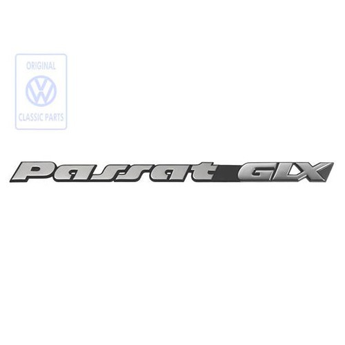  Emblème adhésif PASSAT GLX chromé sur fond noir pour hayon et malle arrière de VW Passat B4 Berline et Variant CL (08/1995-05/1997) - version USA - C084244 