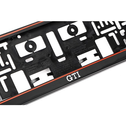  Soporte de placa "GTI" con borde rojo - C181582-1 