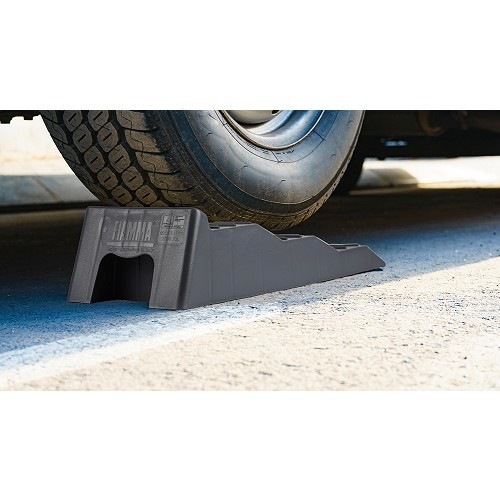 2 Fiamma LEVEL UP wheel chocks2.5T - CD10345