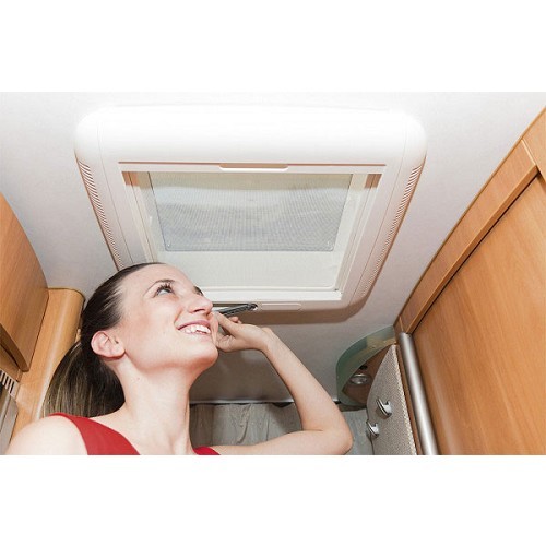     
                
                
    Lanterneau Vent F Pro 40x40 cm FIAMMA - CF12624
