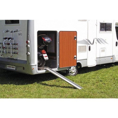     
                
                
    Portamoto CARRY MOTO pro Fiamma - alluminio -l: 16 cm.max L: 180 cm. max carico:200 kg - CP10265
