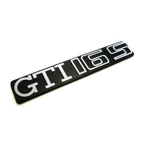  GTI 16S chroom plakembleem op zwarte dashboard achtergrond voor VW Golf 2 GTI 16S (08/1985-10/1991) - GA01758-1 