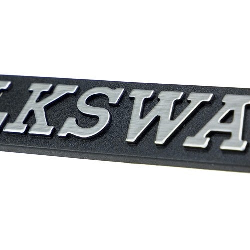  Verchromtes VOLKSWAGEN-Heckemblem auf schwarzem Hintergrund der Heckklappe für VW Scirocco 1 (04/1974-03/1981) - GA01763-3 