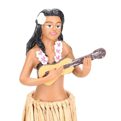 Danseuse De Hula Poupée Sur Hawaï Voyage Sur La Route De La Voiture. Danse  Doll Sur Le Tableau De Bord En Face De L'océan. Tourisme Et Le Concept De  La Liberté De