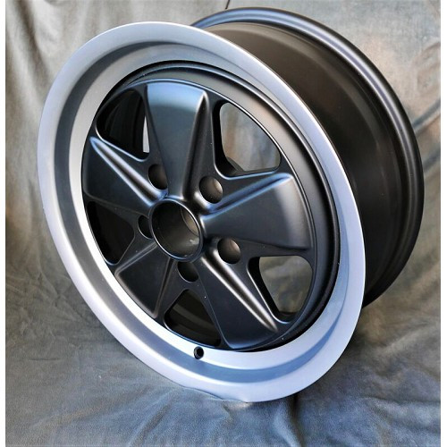     
                
                
    Jante type FUCHS 7x17 ET 23.3 en aluminium - RS00457
