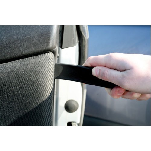  Tools to remove door trims from hybrid / electric 1000V vehicles - TB04762-2 