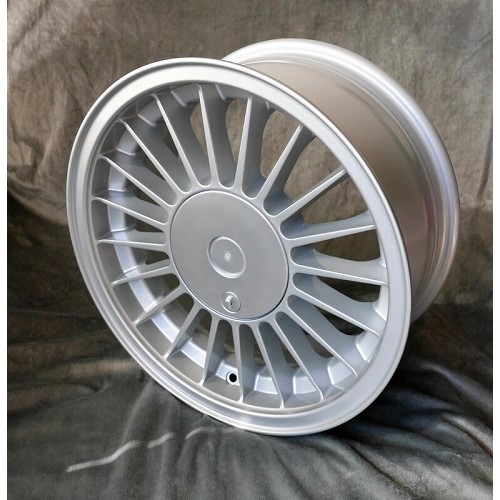     
                
                
    Jante style Alpina pour BMW E21 et E30 - 7x16" - ET28 - Grand cache moyeu - UL60316
