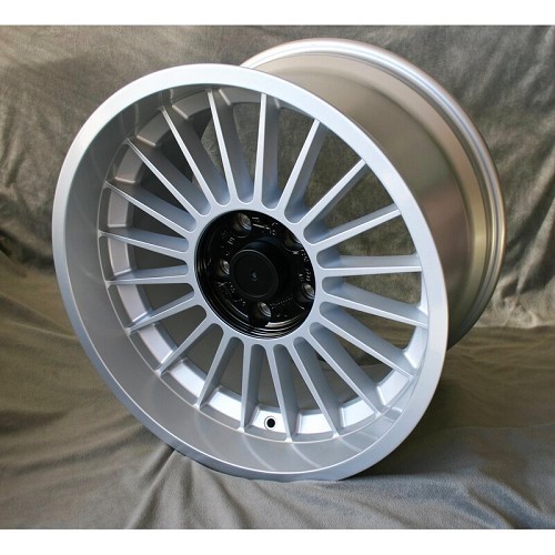     
                
                
    Jante style Alpina pour BMW - 10,5x18" - ET20 - UL60327
