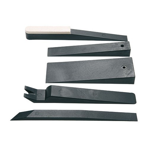     
                
                
    Assortment of chocks and wedges for autobody mechanics - UO99641
