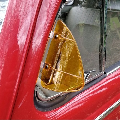     
                
                
    Quarter-mounted air deflectors - Amber - VA12461
